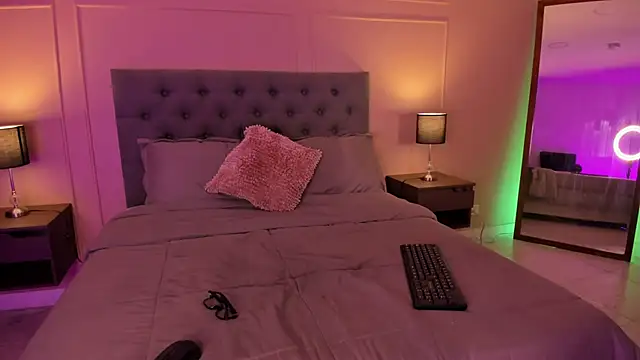 ALICESANDOVAL online show from 09.15.25