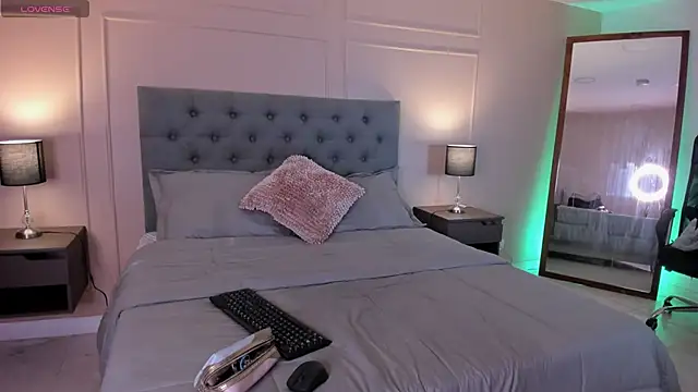 ALICESANDOVAL online show from 09.18.25