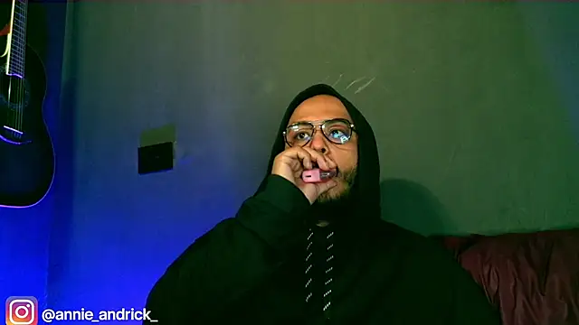  leda swan  online show from 10.10.25