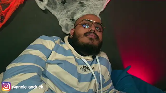  leda swan  online show from 10.24.25