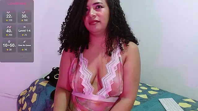 Snapshot of sharamadison98 chatting on 10.21.25 sharamadison98 online show from 10.21.25