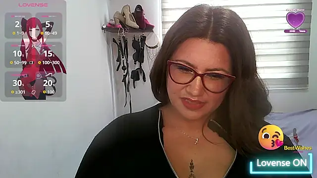 Snapshot of Vesper_Vixen chatting on 10.14.25 Vesper Vixen online show from 10.14.25