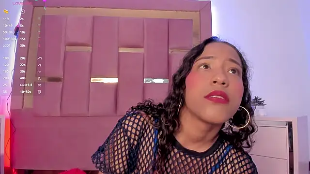 Snapshot of AikoSnow chatting on 10.10.25 AikoSnow online show from 10.10.25