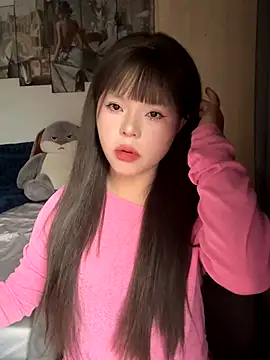 Snapshot of SarahBeii chatting on 10.27.25 SarahBeii online show from 10.27.25