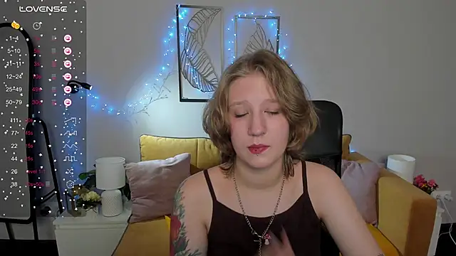 Hailey Foxy online show from 09.21.25