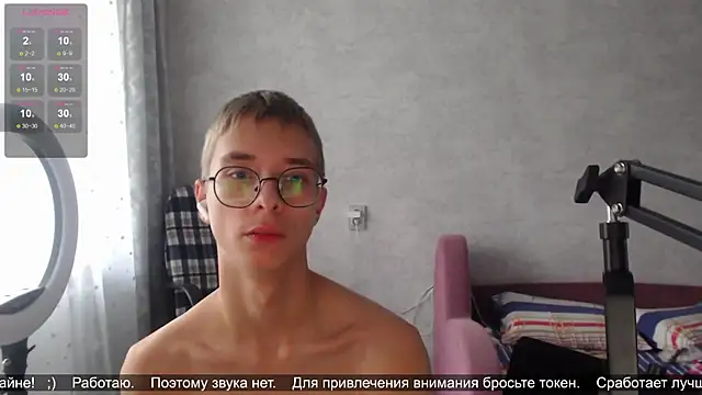 Snapshot of glasses_cat chatting on 10.17.25 glasses cat online show from 10.17.25