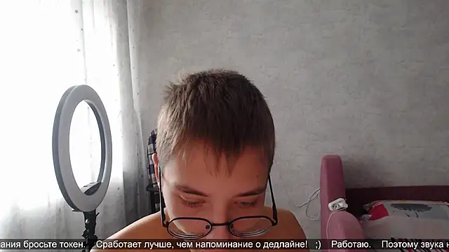 Snapshot of glasses_cat chatting on 10.18.25 glasses cat online show from 10.18.25