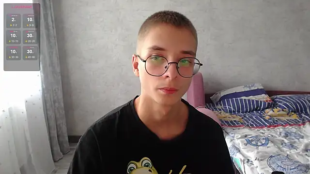 Snapshot of glasses_cat chatting on 11.16.25 glasses cat online show from 11.16.25