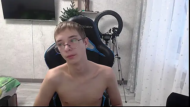 Snapshot of glasses_cat chatting on 01.12.26 glasses cat online show from 01.12.26