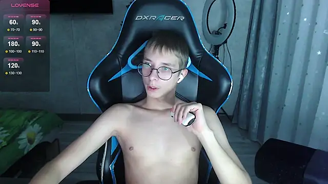 Snapshot of glasses_cat chatting on 01.15.26 glasses cat online show from 01.15.26