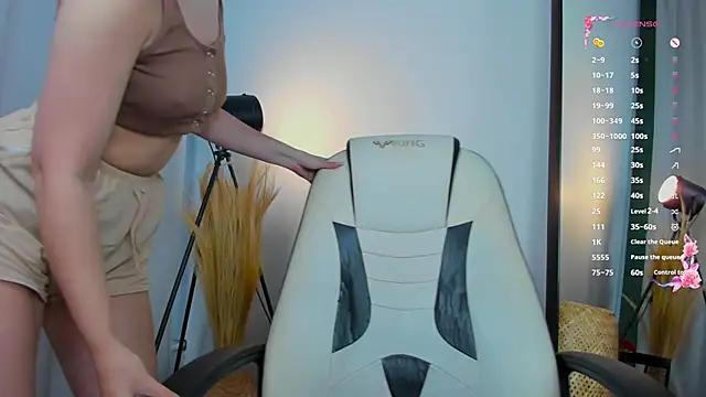 Lina Glow online show from 09.27.25