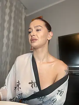 Snapshot of LittleFox___ chatting on 09.19.25 LittleFox online show from 09.19.25