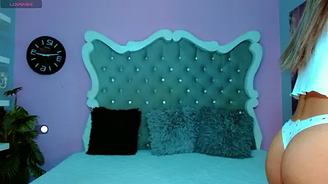 Honey Moontsts online show from 03.22.26