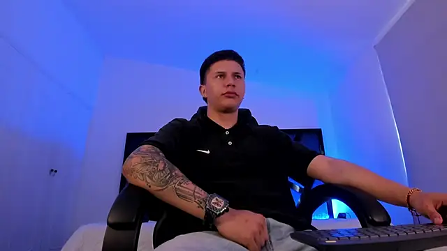 liaamsmiith  online show from 12.05.25