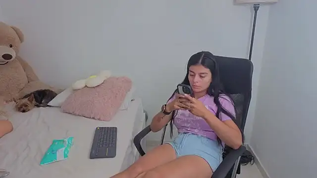 Snapshot of valerihouse chatting on 10.24.25 valerihouse online show from 10.24.25