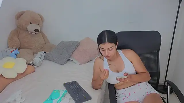 Snapshot of valerihouse chatting on 11.07.25 valerihouse online show from 11.07.25