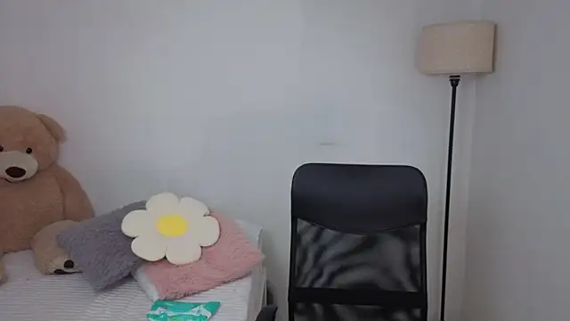 Snapshot of valerihouse chatting on 11.13.25 valerihouse online show from 11.13.25