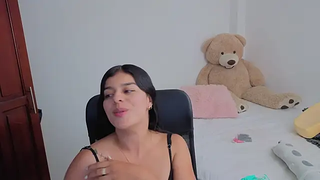 Snapshot of valerihouse chatting on 11.25.25 valerihouse online show from 11.25.25