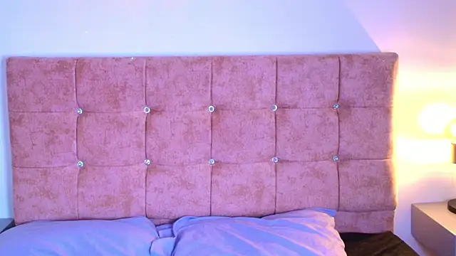 Snapshot of Ares_Alpha chatting on 10.09.25 Ares Alpha online show from 10.09.25