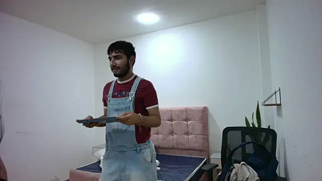 Snapshot of Ares_Alpha chatting on 11.11.25 Ares Alpha online show from 11.11.25