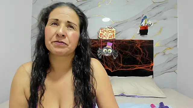 NoelleHartley online show from 10.21.25