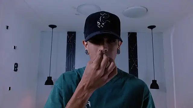 Snapshot of Franvill_Trato chatting on 11.04.25 Franvill Trato online show from 11.04.25