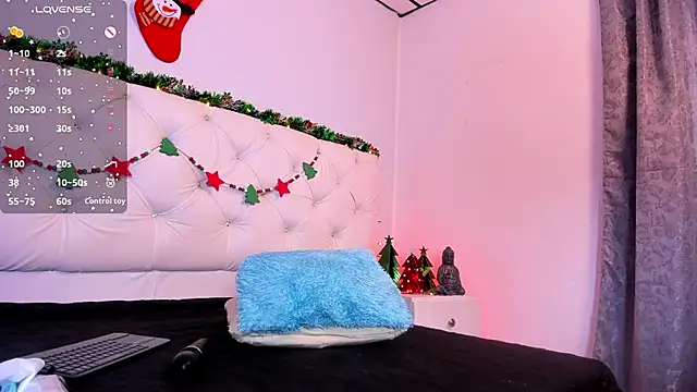 Niicolle Evanss online show from 12.21.25