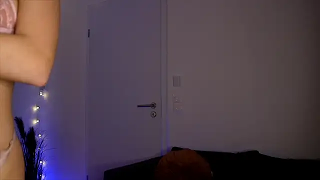 Snapshot of SophieFleur chatting on 10.22.25 SophieFleur online show from 10.22.25