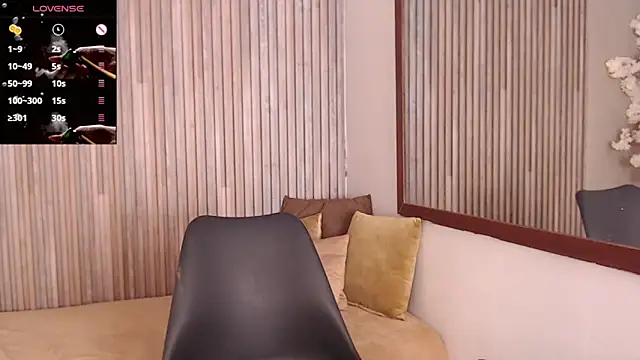 Snapshot of Glory_girl chatting on 11.03.25 Glory girl online show from 11.03.25