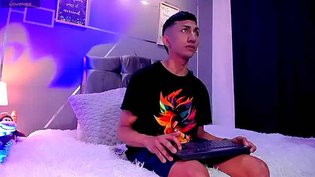 Snapshot of oliver_mr_ chatting on 09.18.25 oliver mr online show from 09.18.25