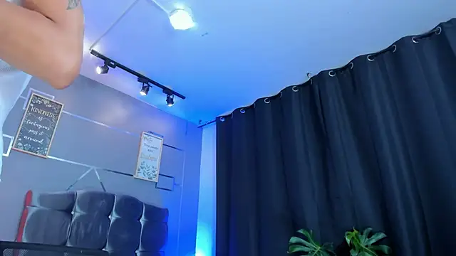 Snapshot of oliver_mr_ chatting on 10.20.25 oliver mr online show from 10.20.25