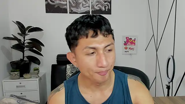 Snapshot of oliver_mr_ chatting on 11.10.25 oliver mr online show from 11.10.25