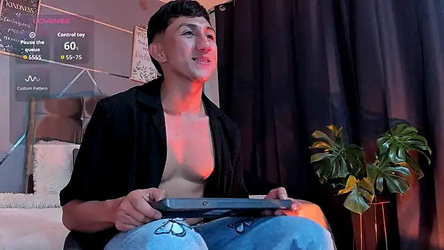 Snapshot of oliver_mr_ chatting on 12.01.25 oliver mr online show from 12.01.25