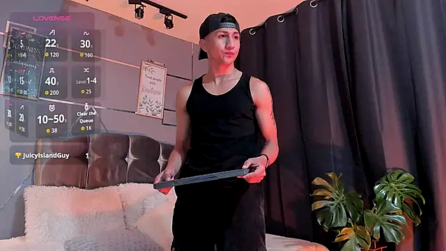 Snapshot of oliver_mr_ chatting on 12.03.25 oliver mr online show from 12.03.25