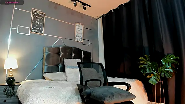 Snapshot of oliver_mr_ chatting on 12.04.25 oliver mr online show from 12.04.25