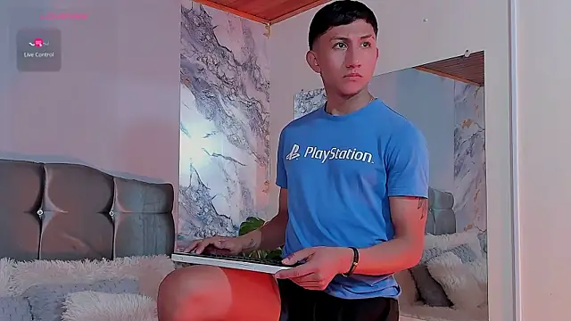 Snapshot of oliver_mr_ chatting on 01.15.26 oliver mr online show from 01.15.26