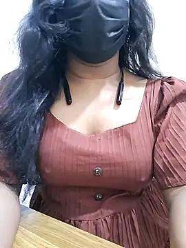 Snapshot of BeautyGirl_sara chatting on 10.04.25 BeautyGirl sara online show from 10.04.25