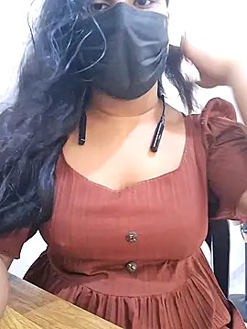 Snapshot of BeautyGirl_sara chatting on 10.05.25 BeautyGirl sara online show from 10.05.25