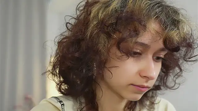 Snapshot of MimiLicks chatting on 10.13.25 MimiLicks online show from 10.13.25