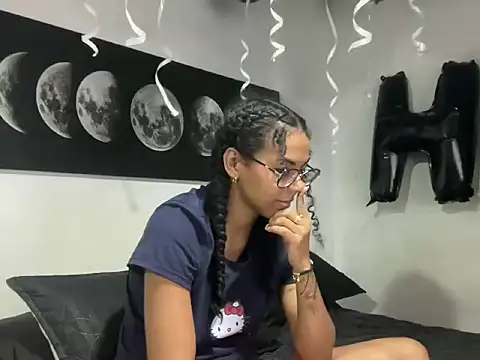 Snapshot of sexycalipso chatting on 11.05.25 sexycalipso online show from 11.05.25