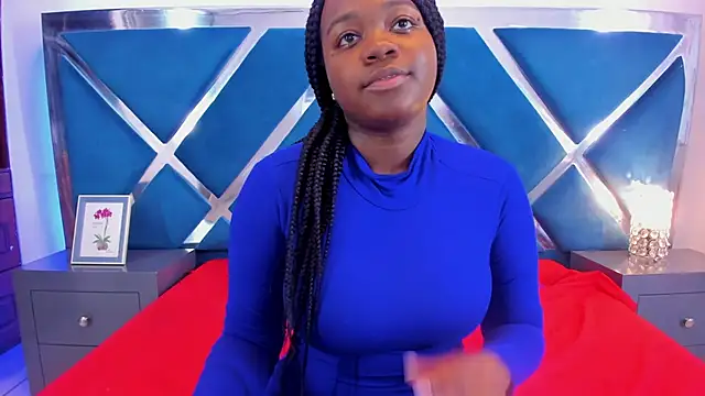 Snapshot of SulyClarck chatting on 10.27.25 SulyClarck online show from 10.27.25