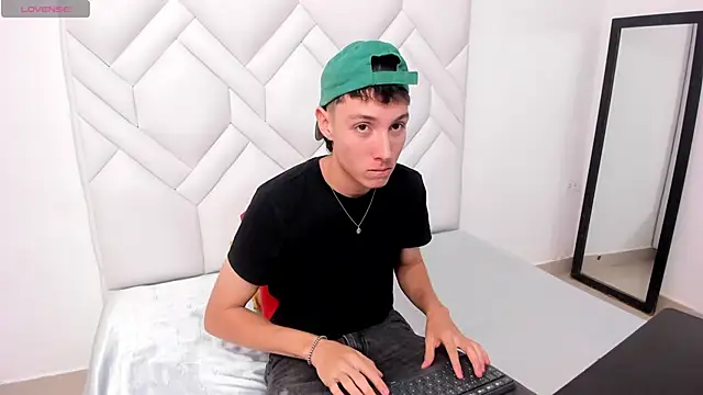 LittleDanny  online show from 11.03.25