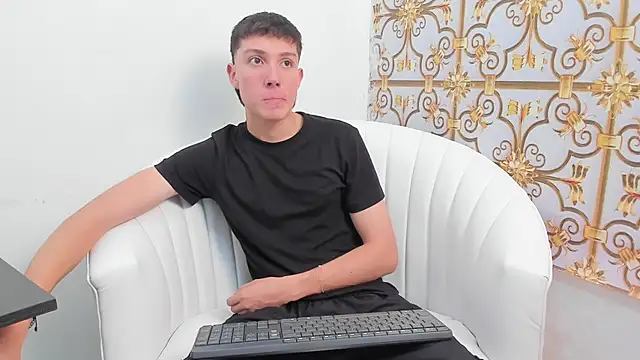 LittleDanny  online show from 11.21.25