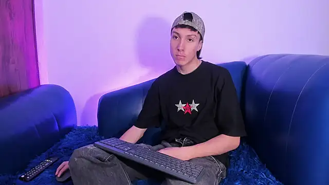 LittleDanny  online show from 04.21.26