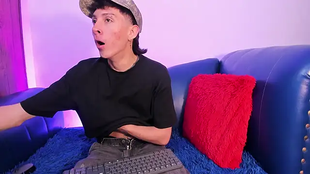 LittleDanny  online show from 04.22.26