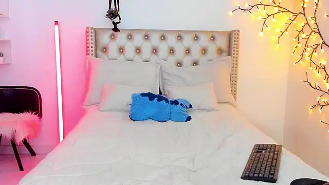 LenaStylesOA online show from 02.28.26