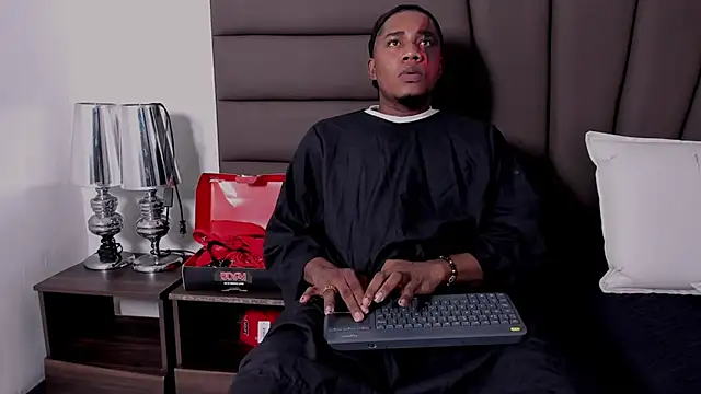 Snapshot of Duo69Sexual chatting on 10.10.25 Duo69Sexual online show from 10.10.25