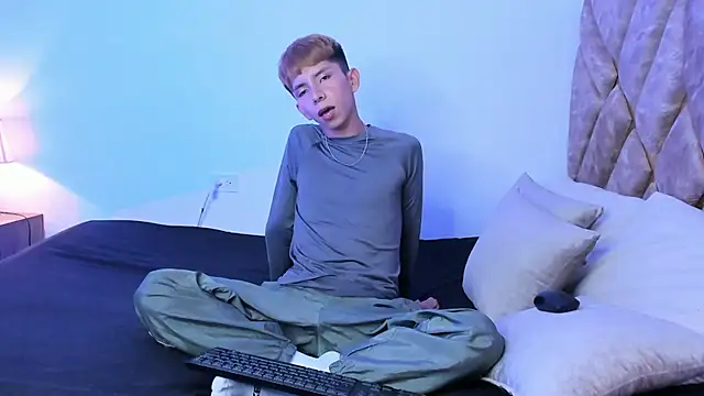 Hyunjin Son online show from 12.21.25