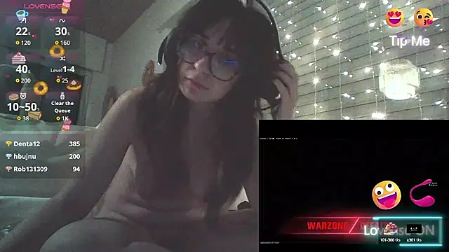 Snapshot of CornetDeGlace chatting on 09.09.25 CornetDeGlace online show from 09.09.25