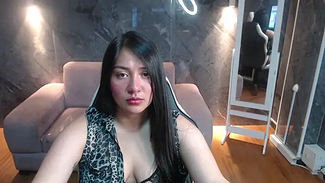 Snapshot of Ivony18_b chatting on 10.11.25 Ivony18 b online show from 10.11.25